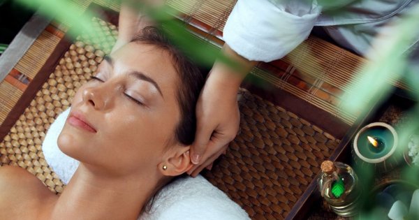 "Chcę jechać z koleżanką do SPA, ale mąż twierdzi, że to kiepski pomysł. Jest zazdrosny"