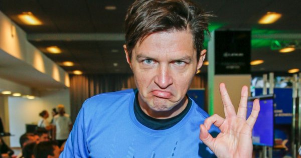 Tomasz Smokowski z "Kanału Sportowego" pokazał żonę. Wystąpili w romantycznym klipie!