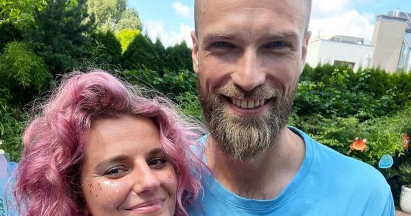 Zofia Zborowska doleciała na urlop bez bagażu. Jej mąż nie ma ubrań, a jej reakcja na to, to hit sieci!