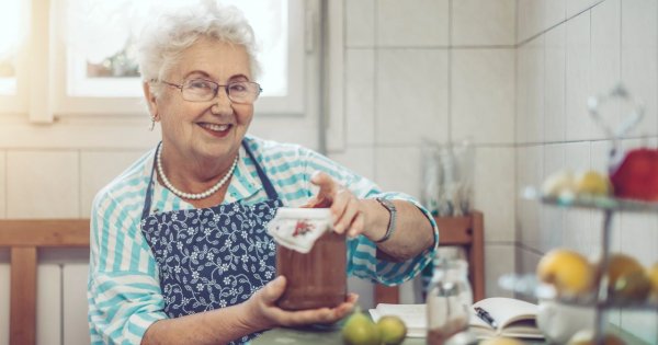"Wnuki odwiedzają mnie tylko po rencie. Czuję, że to kupiona miłość"