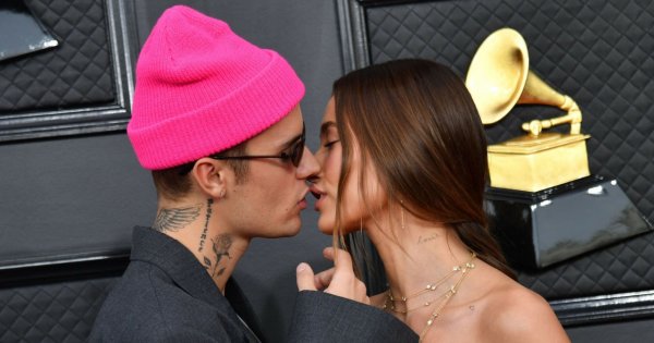 Czy Hailey Bieber majstrowała coś przy twarzy? Na Instagramie wygląda zupełnie inaczej
