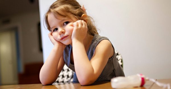 "Nasza adoptowana córka robi dziwne rzeczy. Jej zachowanie jest podejrzane"