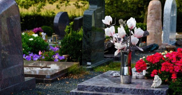 "Lubię chodzić na cmentarze i odwiedzać opuszczone groby. Rodzina ma mnie za dziwaka"