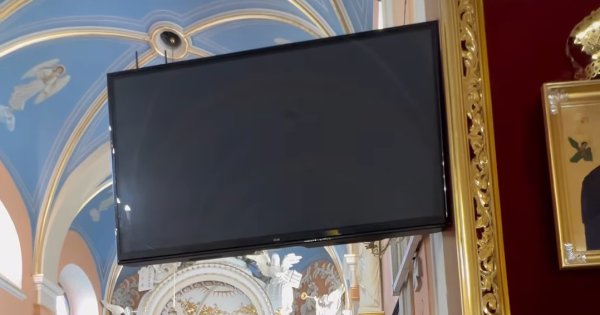 Izabela Macudzińska w stylizacji na chrzest. Przebiła stylówkę mamy dziecka?