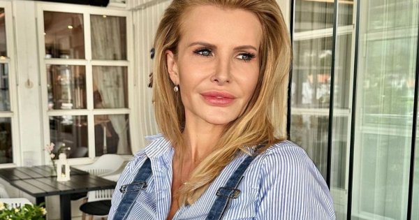 Joanna Racewicz w białej sukni z głębokim dekoltem. Fani: "Jak do ślubu. Bogini"