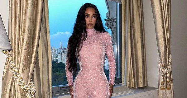 Kim Kardashian kompletnie odmieniona z włosami ściętymi na jeżyka i cienkimi brwiami! Udana metamorfoza?