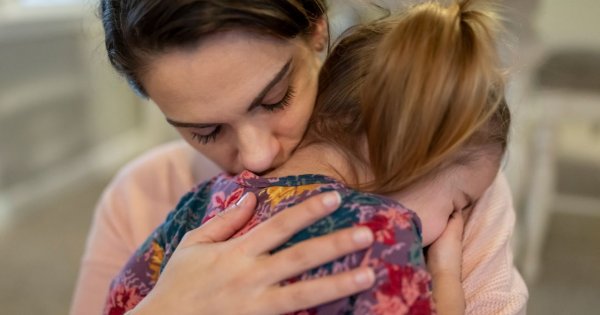 "Partner nie chce spotykać się z moją córką. Postawił mi ultimatum. Nie wiem co robić"
