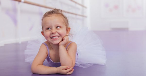"Zapisałam córkę na trzy języki, taniec i basen, a siostra się ze mnie śmieje, bo jej nie stać"