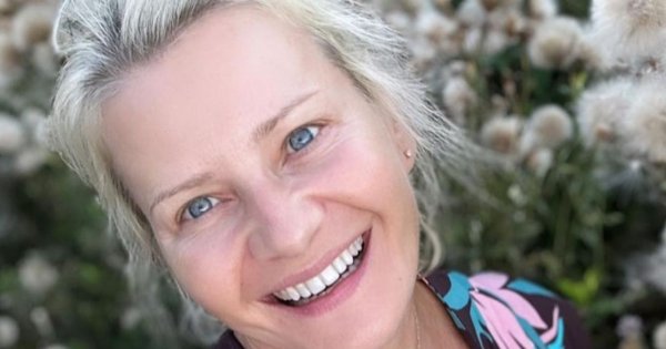 Małgorzata Kożuchowska pręży się przy basenie w czarnym bikini. Co za figura
