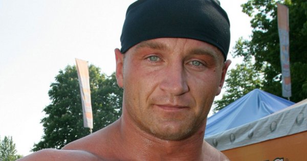 Mariusz Pudzianowski niknie w oczach. Wygląda jak chucherko?