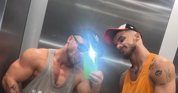 Daniel Kuczaj, znany jako Qczaj, zrobił nowy tatuaż na bicepsie mimo odradzania terapeutki, która mówiła o "ciele astralnym"