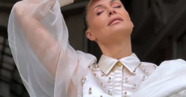 Małgorzata Rozenek-Majdan w kołdrze na pokazie mody. "Fatalna stylizacja" - piszą ludzie