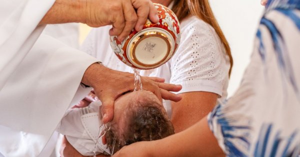 "Moja synowa nie chce chrzcić dziecka. Przez to oboje trafią do piekła!"
