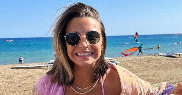 Julia Wieniawa kusi opalonym ciałem w bikini. "Niby jesienne klimaty, a jakoś gorąco"