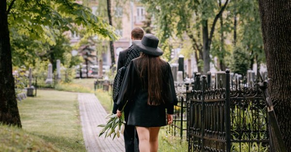 "Do Wszystkich Świętych jeszcze miesiąc, a mama już mówi, jak mamy się ubrać na grobbing"