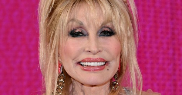 Dolly Parton ZAWSZE śpi w makijażu. Powód jest, delikatnie mówiąc, zaskakujący