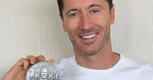 Robert Lewandowski wśród najlepiej zarabiających piłkarzy na świecie. Ile zarobi w 2023?