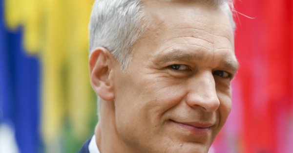 51-letni Michał Żebrowski bez koszulki pręży mięśnie przy Kubie Wojewódzkim. Co tu się wydarzyło?