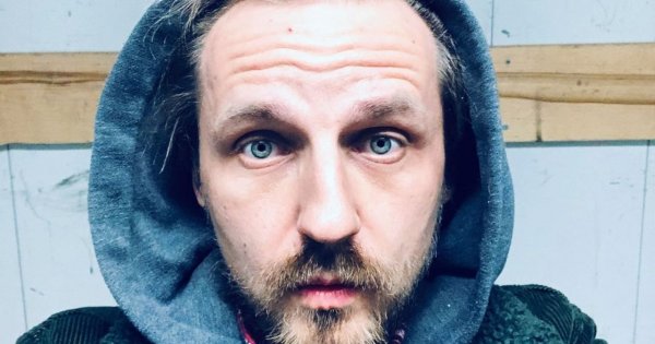 Paweł Domagała szczerze o wierze i "karygodnym" kościele: "Zastanawiałem się nad odejściem w ogóle".