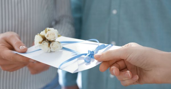 Kuzynka zamiast prezentów prosi gości weselnych, by przynieśli alkohol i jedzenie, bo nie stać jej na wesele
