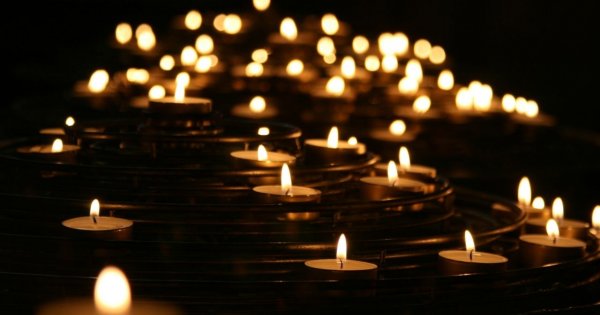 "Na wiązanki i znicze wydałam setki złotych. A moja siostra nic nie kupiła i chce iść na doczepkę"
