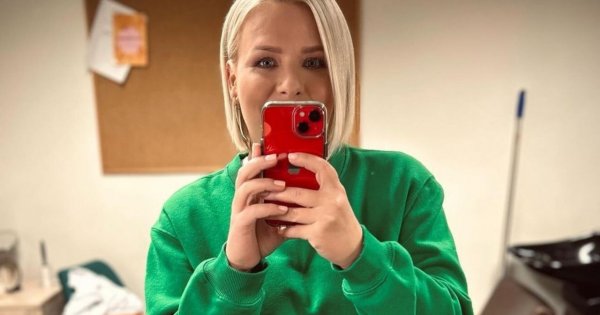 Aneta Zając na potrzeby serialu została brunetką z grzywką i włosami do ramion