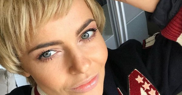 Edyta Herbuś w stroju gorącej pielęgniarki wywołała skandal. Śmiałe pozy oburzyły środowisko medyczne