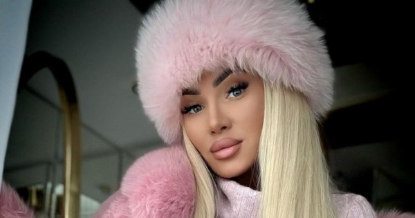 Izabela Macudzińska w gorsecie do granic opinającym zgrabne ciało. Co nieco aż się wylewa!