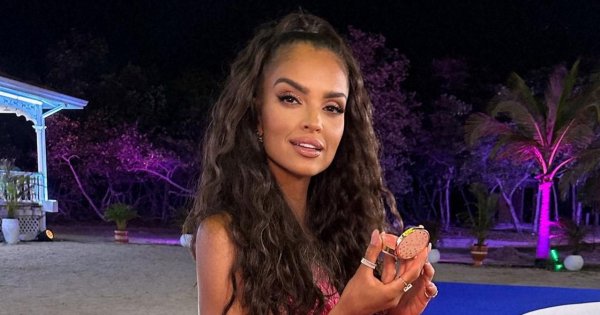 Klaudia El Dursi w różowej sukience-syrence na finale "Hotelu Paradise". Przyćmiła wszystkie uczestniczki!