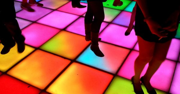 "Koleżanki mnie obgadują, bo w wieku 63 lat zaczęłam chodzić na dyskoteki"