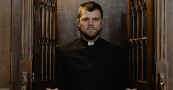 Znany ksiądz ujawnił zarobki. "Gdyby ktoś zechciał zasponsorować nam za 200 tysięcy vana na wyjazdy z młodzieżą nie miałbym oporów, by przyjąć"