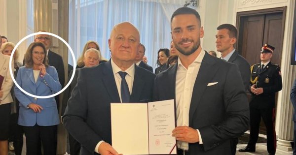 Jest najprzystojniejszym kolegą w nowej pracy. Co on takiego w sobie ma, że tak działa na kobiety?
