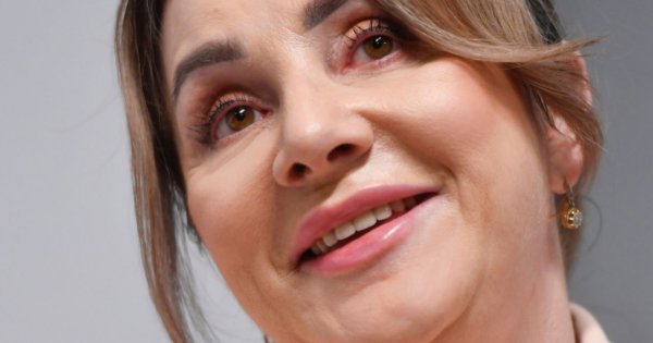 Danuta Martyniuk wyeksponowała nogi w zwiewnej mini. Zadaje szyku w Meksyku. Ktoś pisze: "Rozenek się chowa"