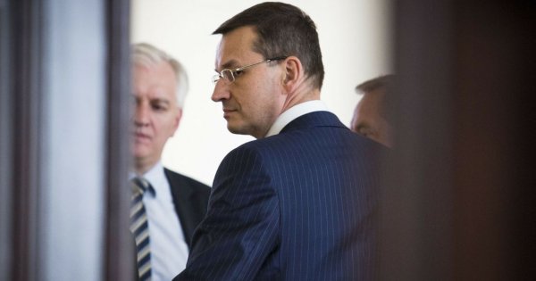 Ze swą pracą zwlekał, więc riposty dwukrotnie się doczekał. Internauci świętują memami!