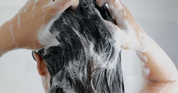 Już nie szampon — "no poo" nowym trendem na czyste i zdrowe włosy!