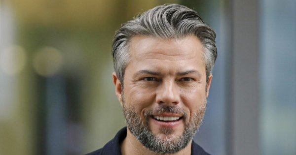 Olivier Janiak pokazał zdjęcie z młodości! Ciacho! Syn pochwalił jego "stylówkę"!