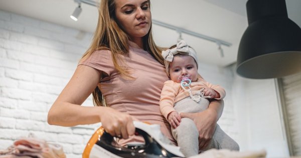 "Mąż ciągle gra w gry i nie ma czasu dla mnie i dzieci. Mówi, że sama powinnam się nimi zajmować"