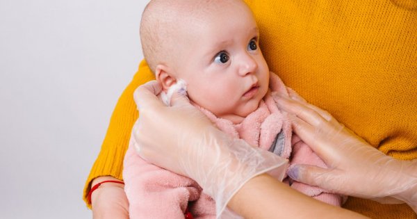 "Poszłam przekłuć uszy półrocznej córce. I o co tyle krzyku? To moja sprawa"