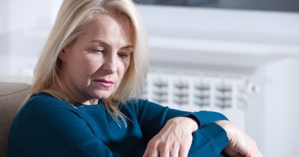 "Mąż nie chce mnie zabrać na ślub swojego syna. Mówi, że nie umiem się szałowo ubrać"