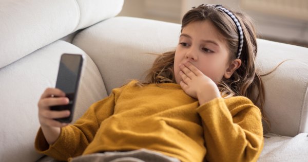 "Dałam jej telefon, żeby się czymś zajęła i przestała tyle gadać. Teraz ma na mnie haka"