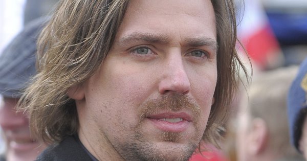 Romantyczny Tomek uwodziciel kobiet powrócił! Internauci tworzą memy!