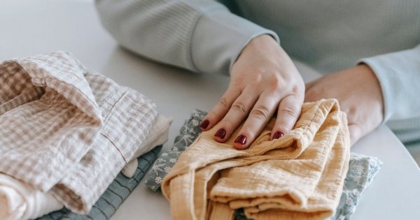Ciężarna czytelniczka kupiła na portalu aukcyjnym używane ubranka dla niemowlęcia; przyszły niewyprane i cuchnące