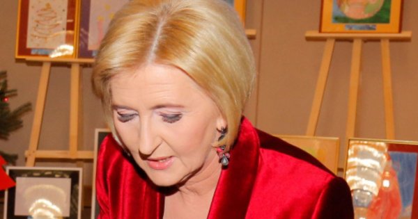 Elegancka i niepowtarzalna! Tak prezentuje się pierwsza bombka RP – powstała w szczytnym celu