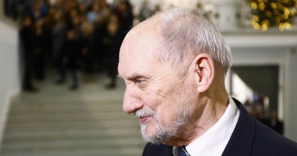 Biedny Antoni po latach stracił ochronę i służbową limuzynę! Wideo hitem sieci!