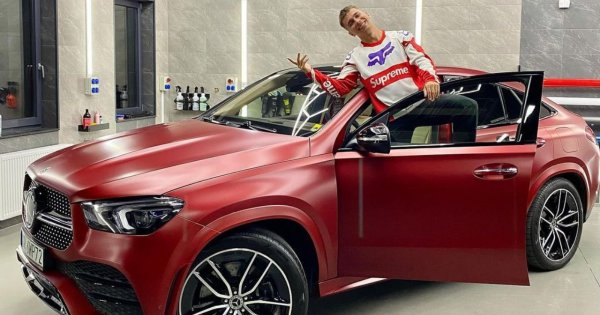 Milioner Friz narzeka na ceny! "Nie jest łatwo, pięć stów". Pokazał, co kupił w popularnym dyskoncie