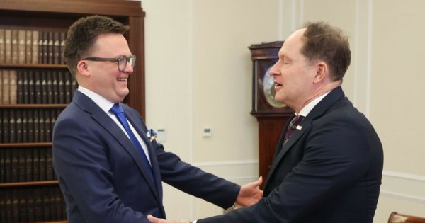 Szymon Gigachad zdradził ważnemu panu z USA: "Jesteśmy daleką rodziną"