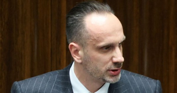 Janusz położył się Rejtanem, aby bronić Zbyszka. "Mnie pozwijcie"