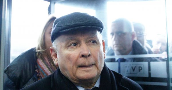 74-letni Jarosław zrobił raban w środku nocy, bo został bez telewizji. Senior nie ogarnął dekodera...
