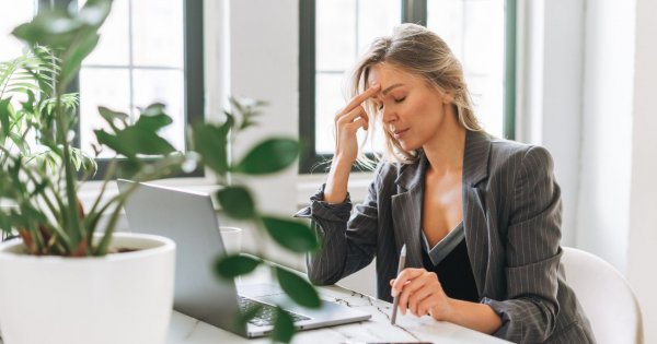 "Dowiedziałam się o dziwnym rytuale w pracy. Nie wezmę w tym udziału, lecz sprytnie pokażę, co o tym sądzę"
