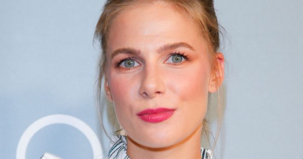 Marta Wierzbicka włożyła komplet z sieciówki na świąteczne spotkanie. Fanki: "Można się zakochać"
